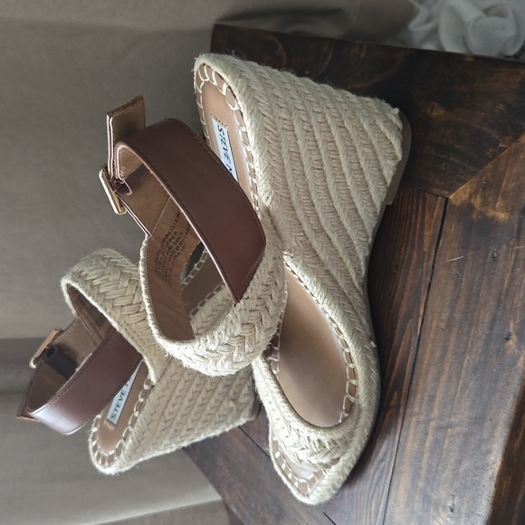 Steve Madden Wedge Sandles - Picture 2 of 12